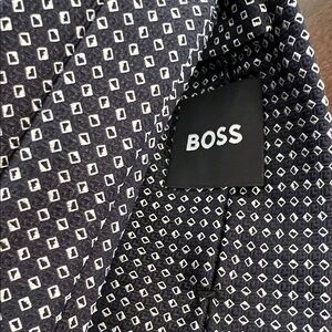 Hugo Boss Black and White Patterned Tie